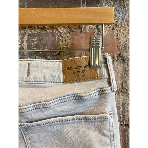 Abercrombie & Fitch • Light Wash High Waisted Skinny Jean • Size 2 \ w26 - Picture 5 of 10